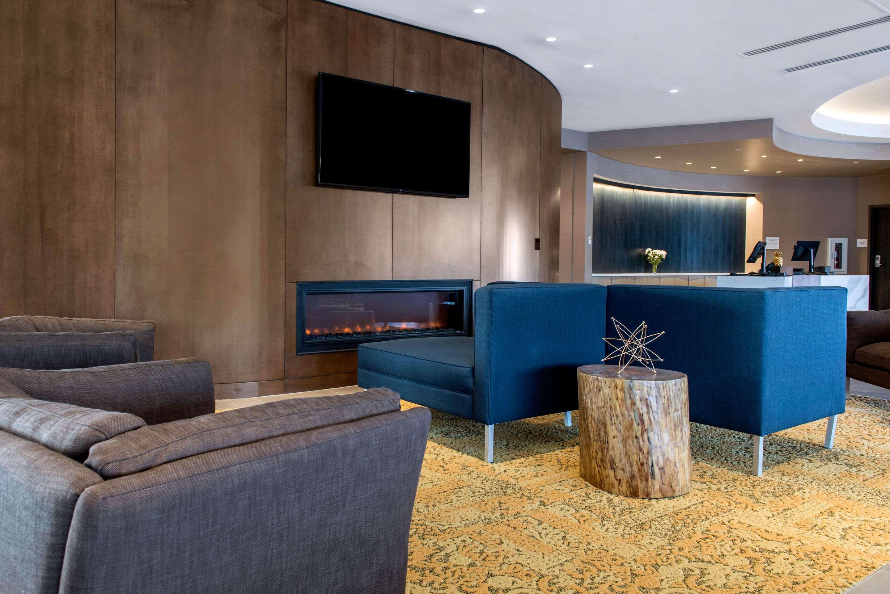 Отель Wyndham Westfield Экстерьер фото