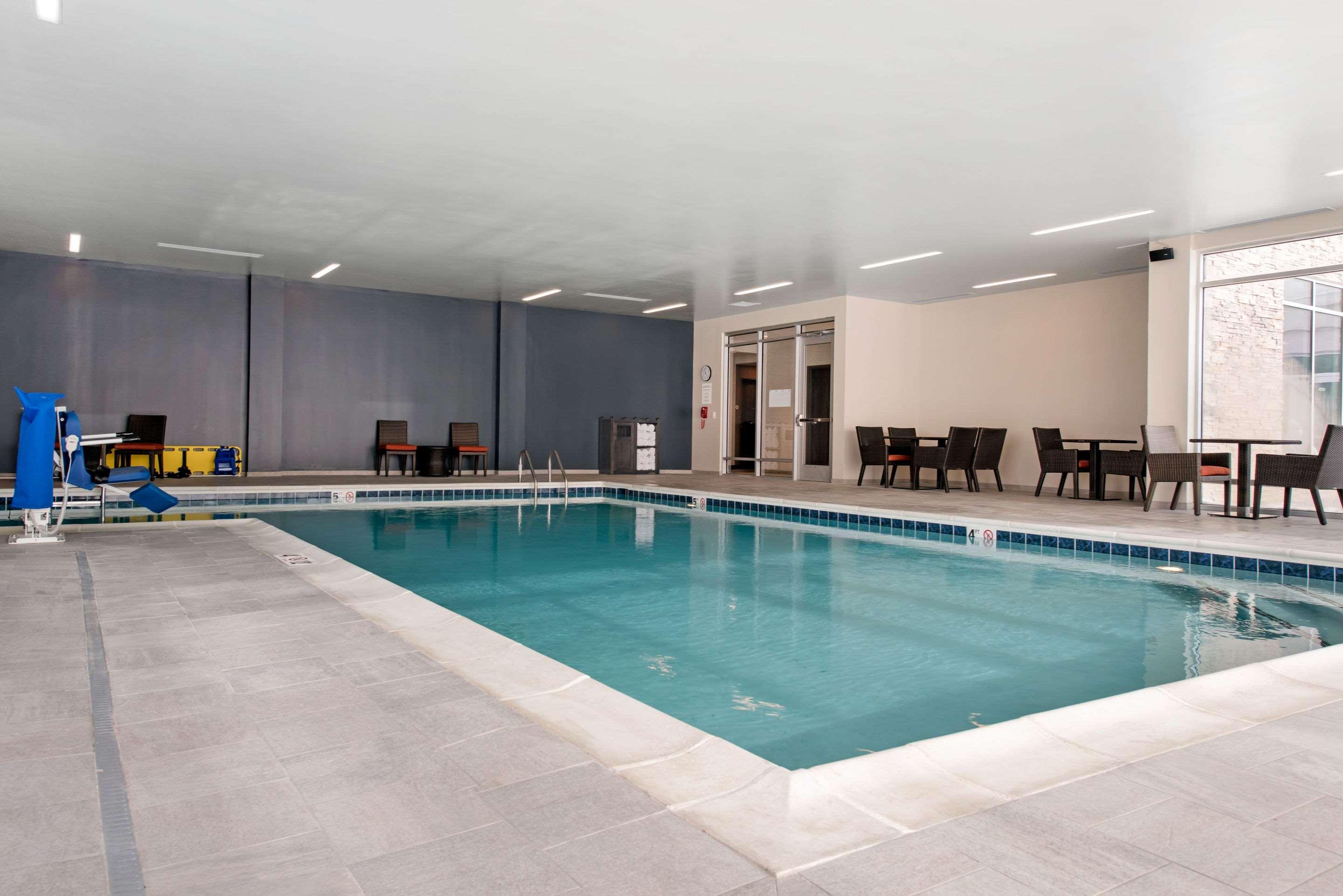 Отель Wyndham Westfield Экстерьер фото