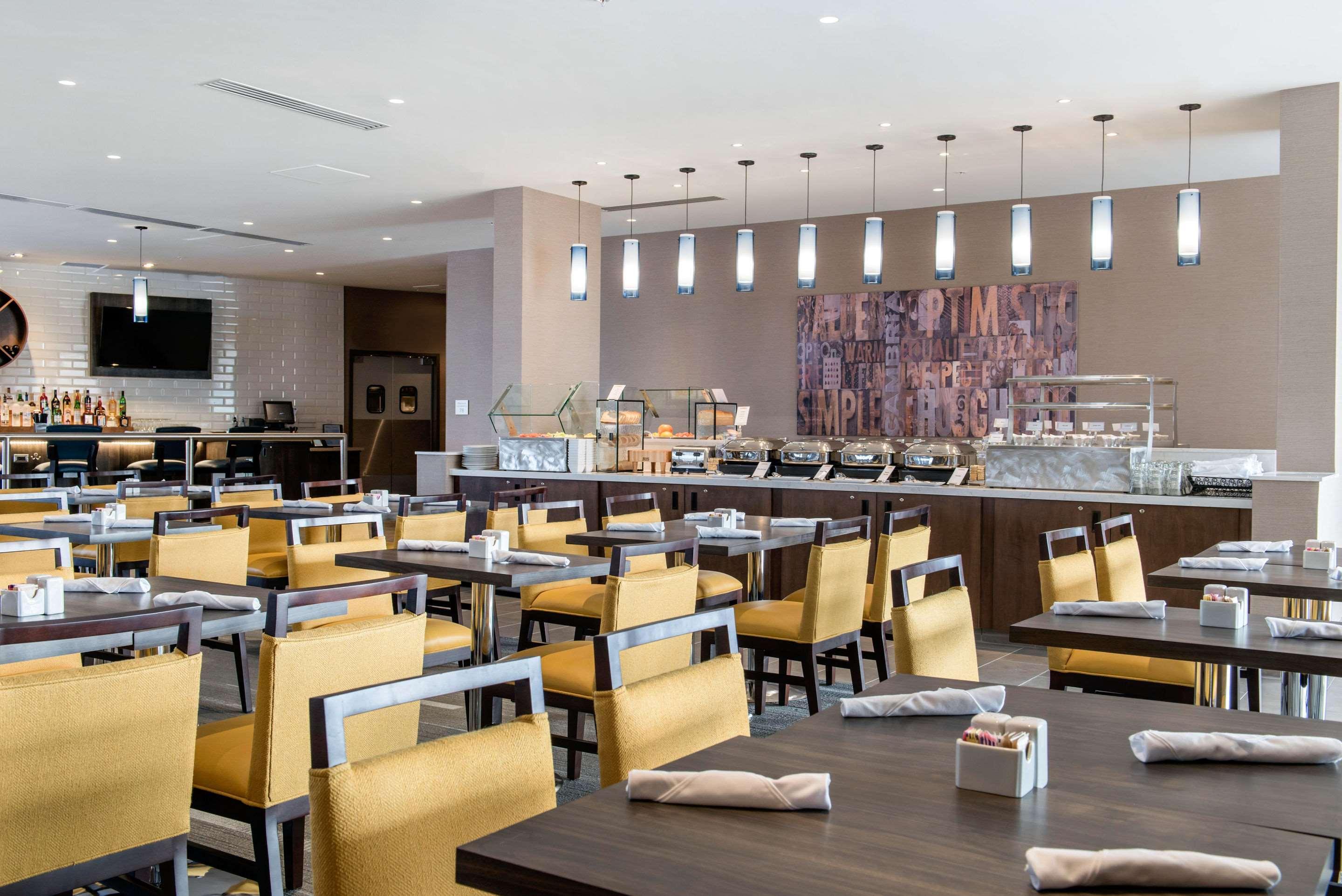 Отель Wyndham Westfield Экстерьер фото