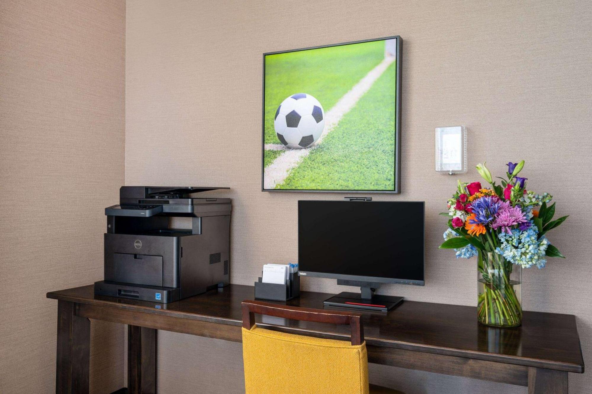 Отель Wyndham Westfield Экстерьер фото