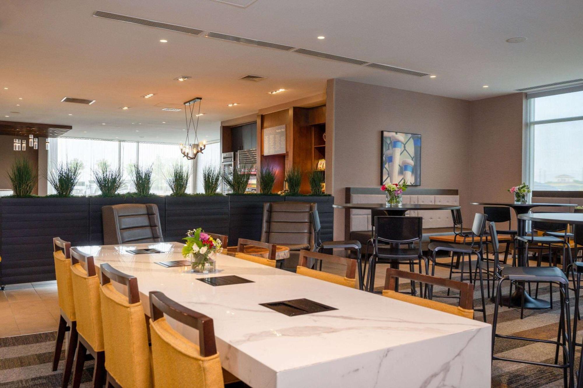 Отель Wyndham Westfield Экстерьер фото