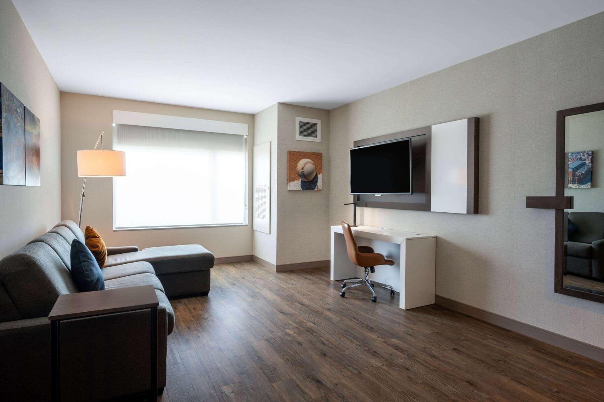 Отель Wyndham Westfield Экстерьер фото