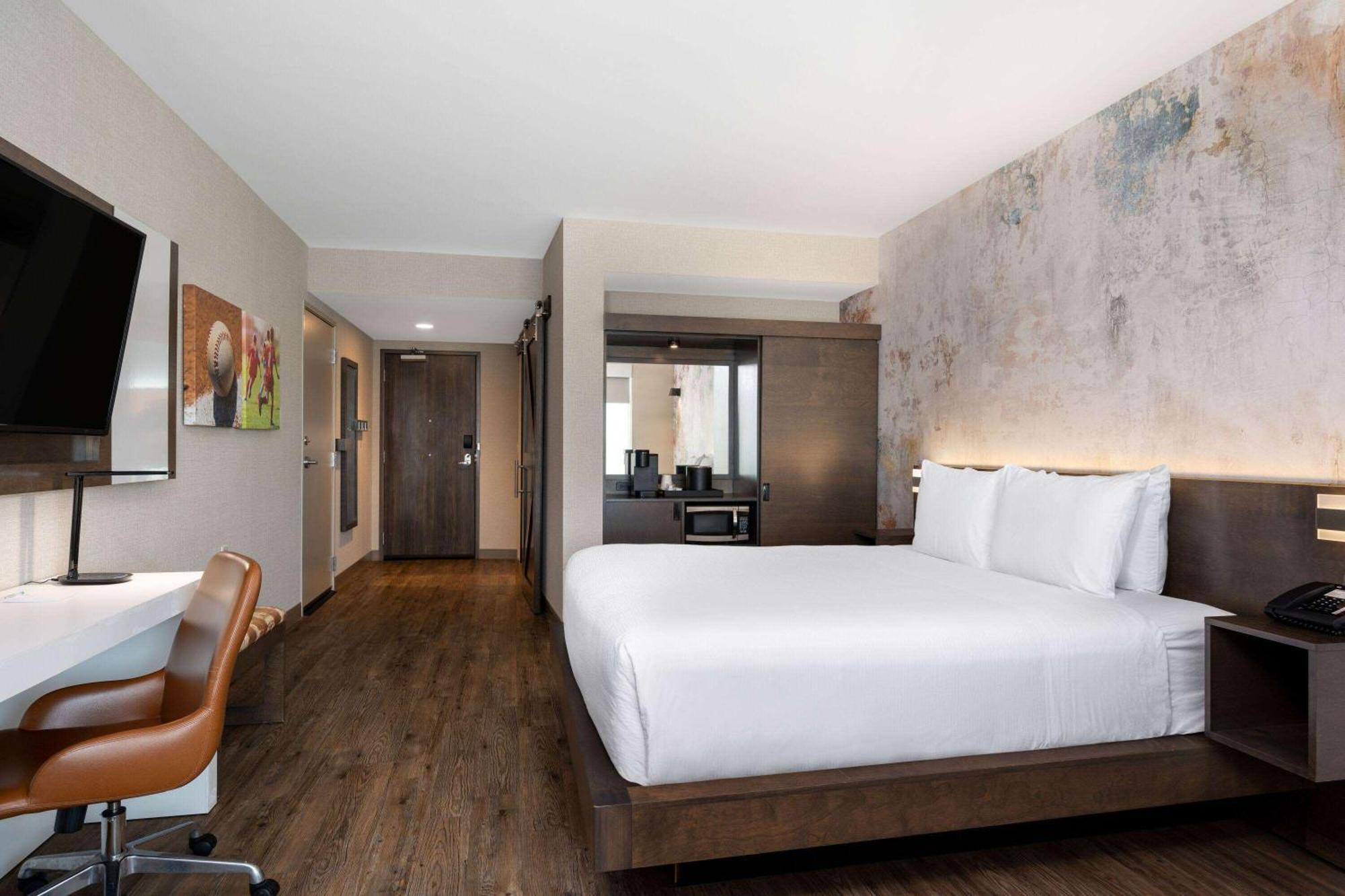 Отель Wyndham Westfield Экстерьер фото