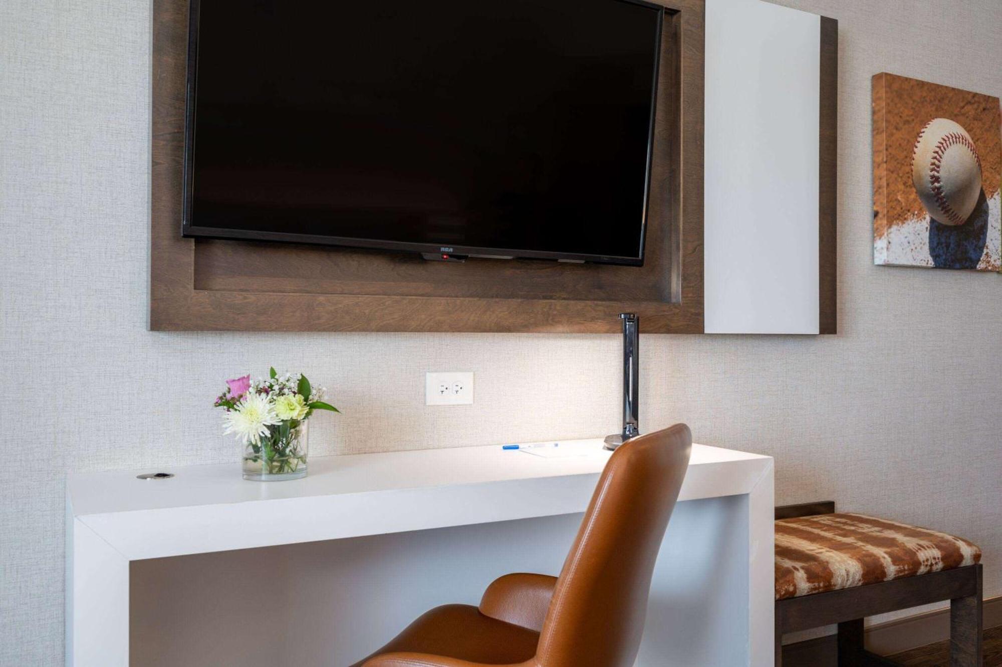 Отель Wyndham Westfield Экстерьер фото