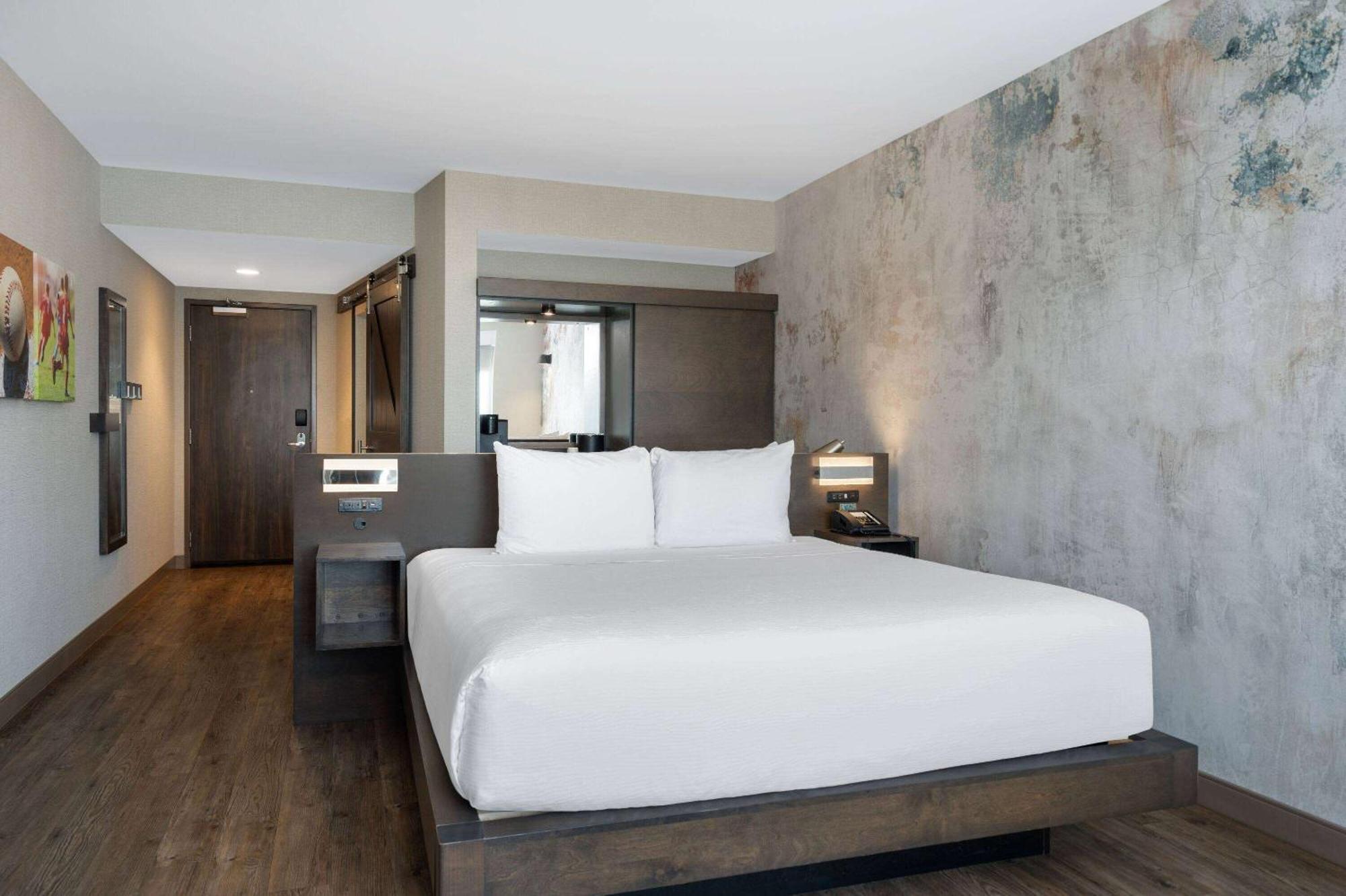 Отель Wyndham Westfield Экстерьер фото