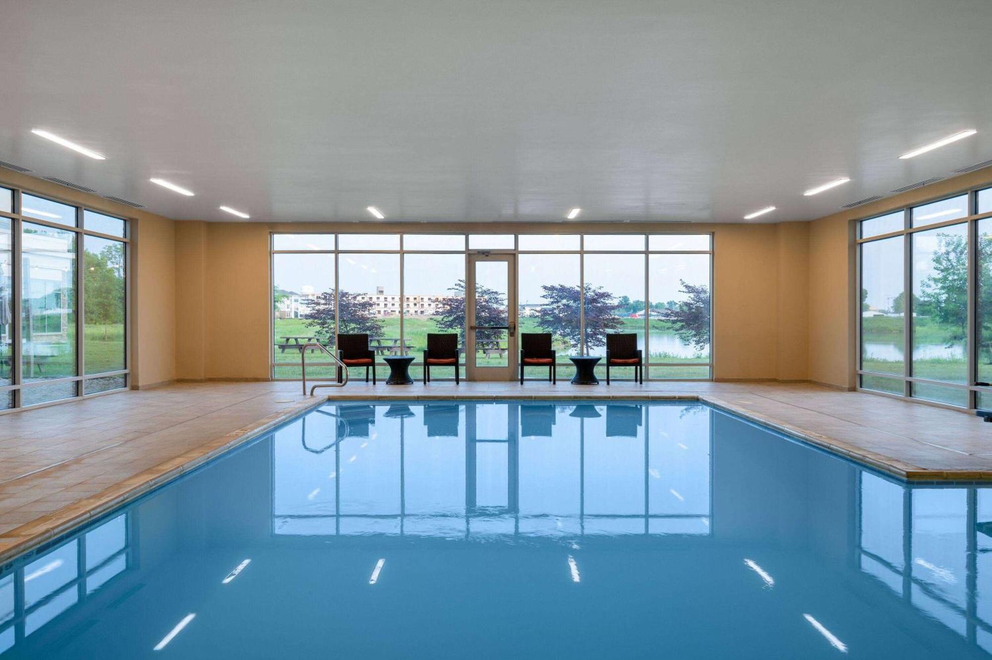 Отель Wyndham Westfield Экстерьер фото